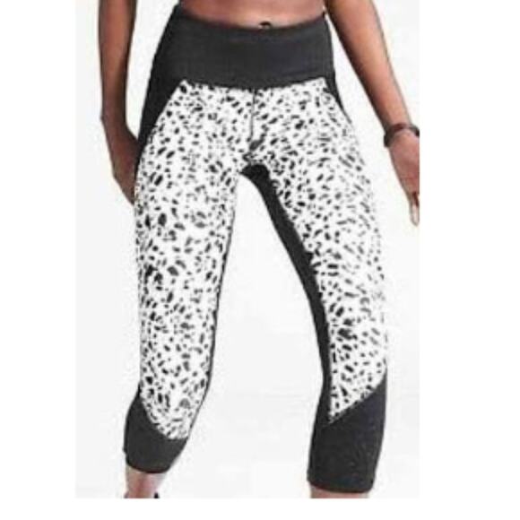 ATHLETA Animal Print Stealth TruCool Cropped Leggings Small - Picture 1 of 9